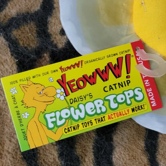 Cat Toy Yeoww Crinkle Cat Nip Flower White Kitten Luv!! New! - Picture 2 of 2